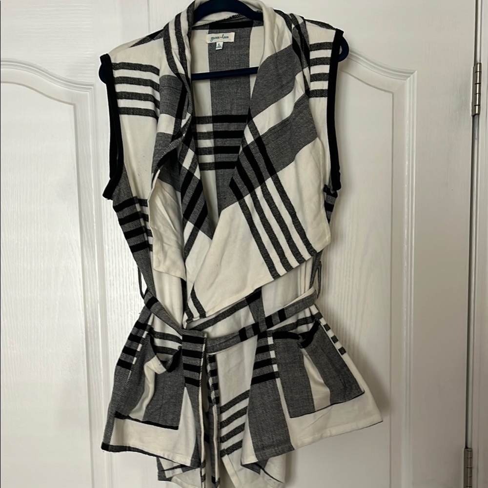 Black and White Plaid Sleeveless Vest